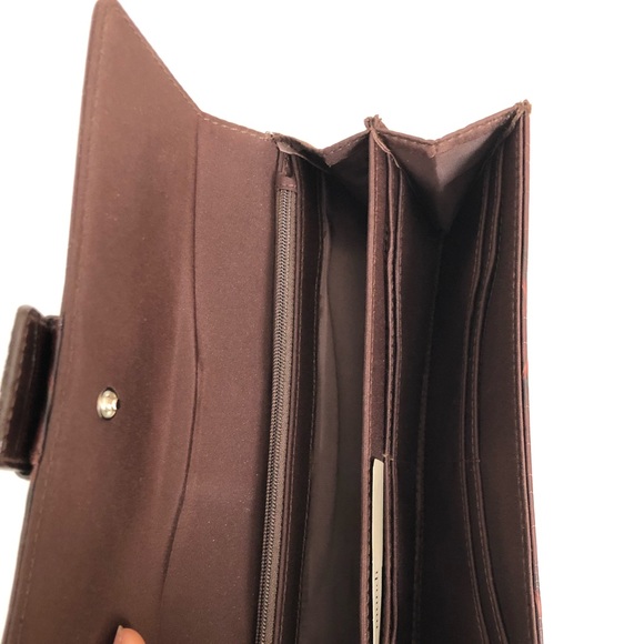 MUNDI Wide Buckle Clutch Wristlet || Burgundy - Picture 6 of 10